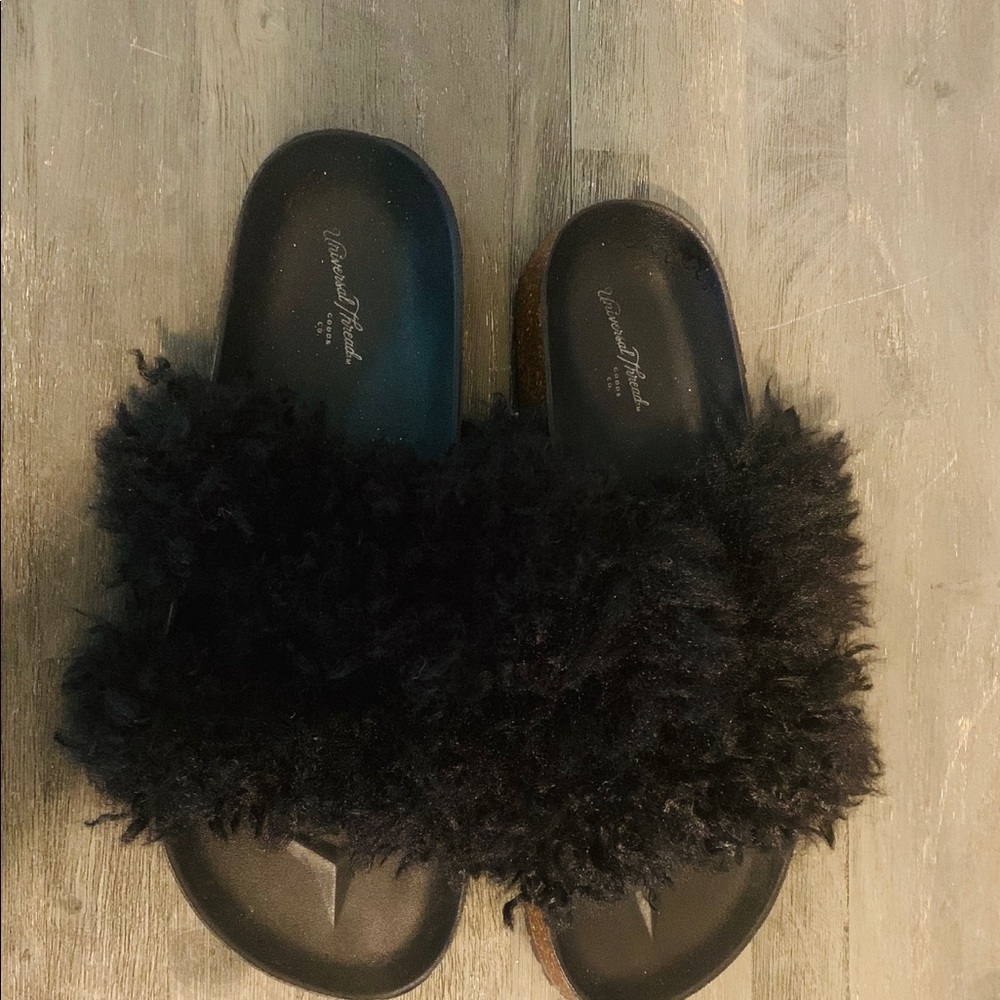 Universal thread black sandals w fur size 9